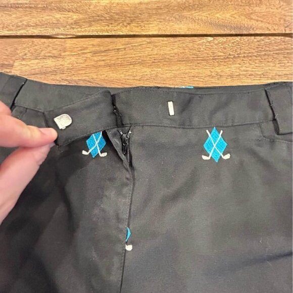 Woman’s CORAL BAY GOLF SHORTS. Size 18. Pockets! Poly/spandex blend. Embroidered - Picture 5 of 11